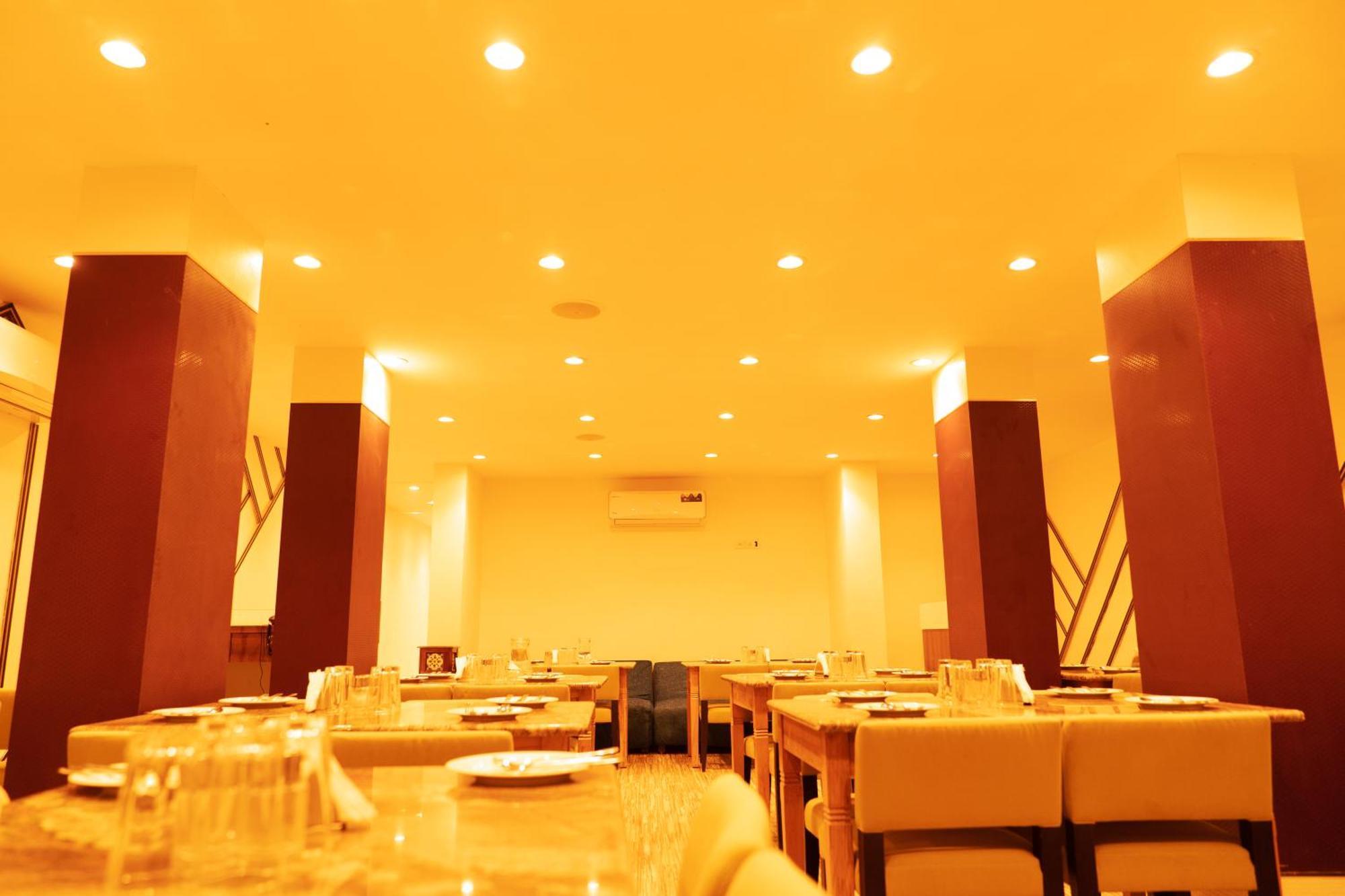 The Flamboyant Natraj Hotell Bharuch Eksteriør bilde
