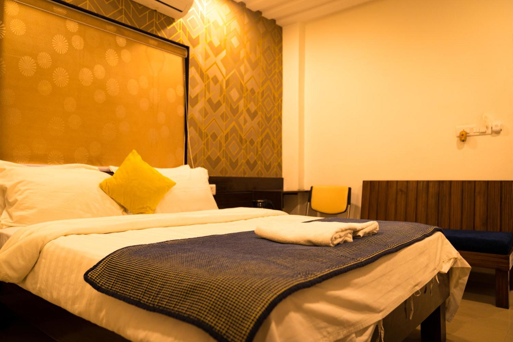 The Flamboyant Natraj Hotell Bharuch Eksteriør bilde